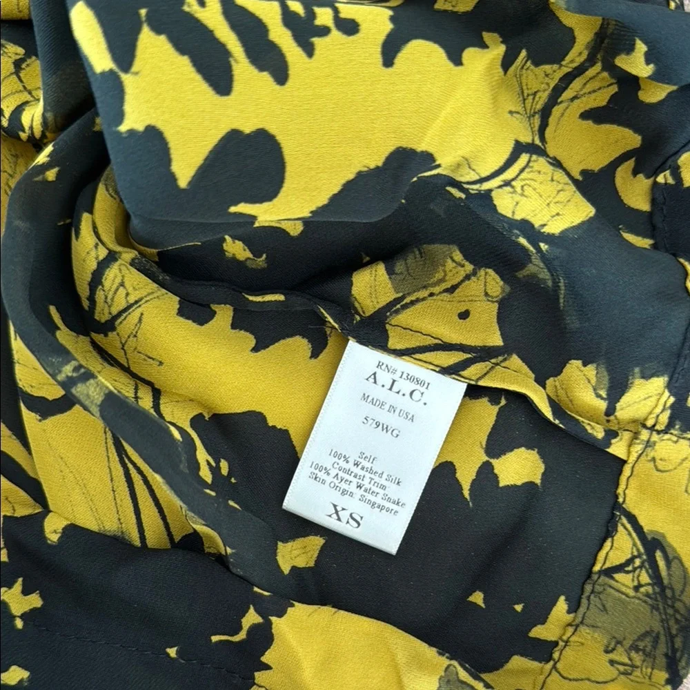 A.L.C. Black and Gold Patterned Blouse XS 100% Washed Silk - Picture 6 of 13